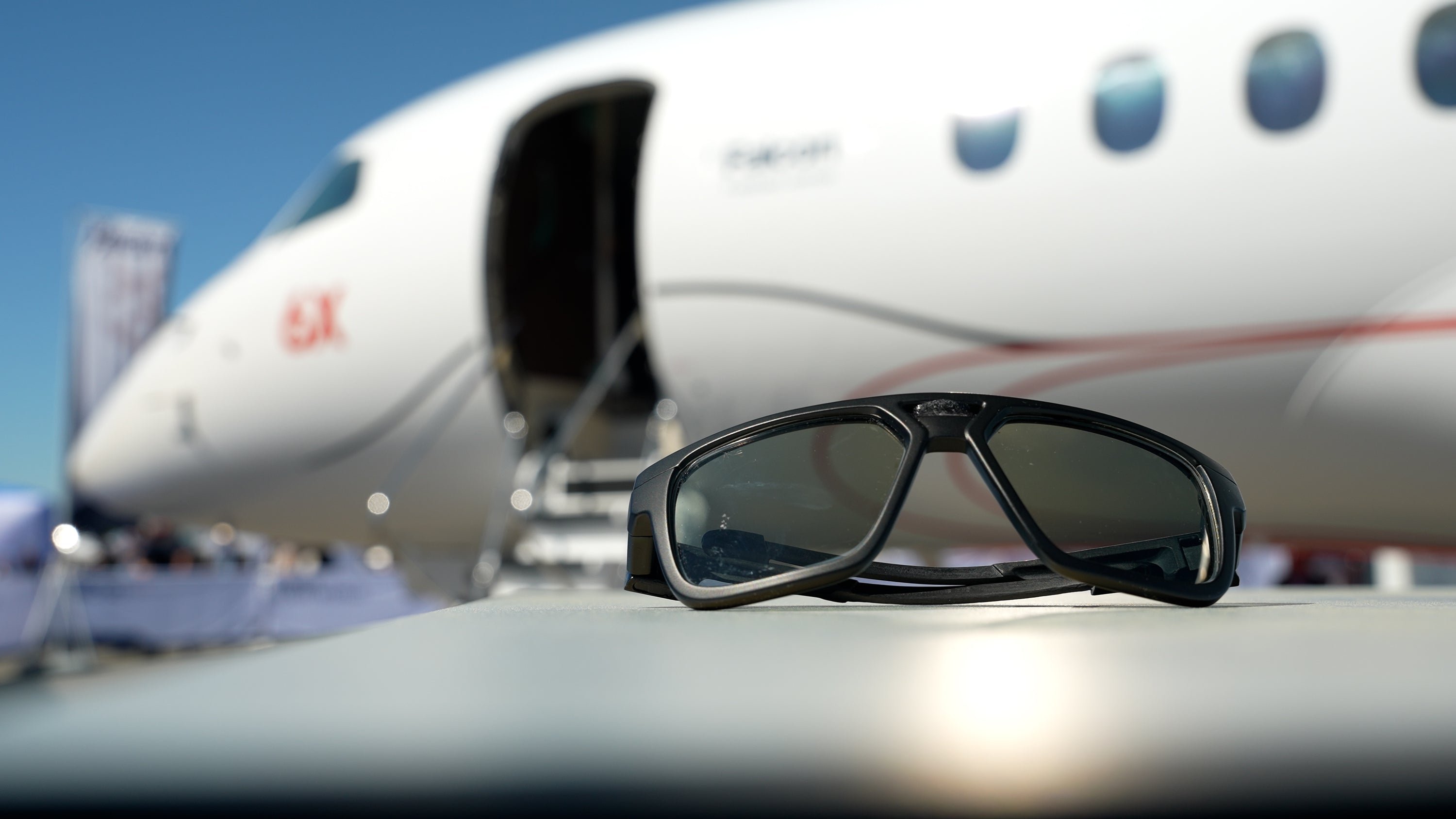 Charger la vidéo: Bande annonce de la video de présentation des produits Skreenlock et de la démonstration en vol du Falon 6x avec la chaine YouTube MyPrivateJet.